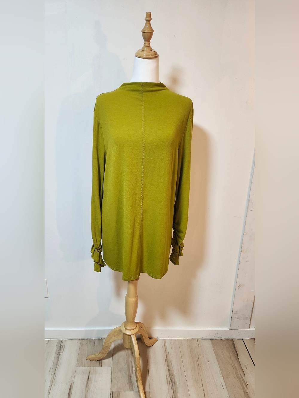 Vera Wang Women’s Olive Green Long Sleeve Mock Neck Top